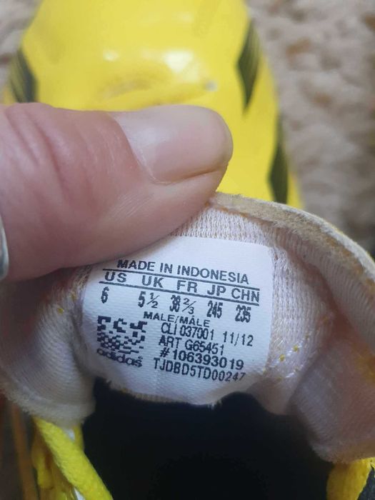 Adidas футболни обукви - стоножки 38,2/3, нови