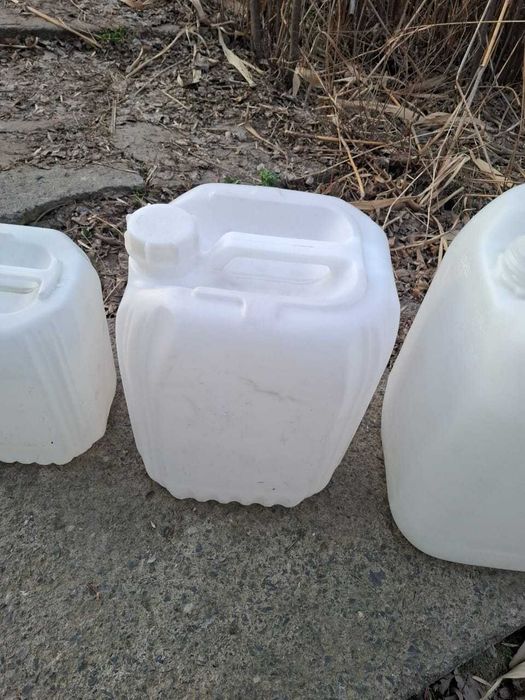Продам пластиковые канистры