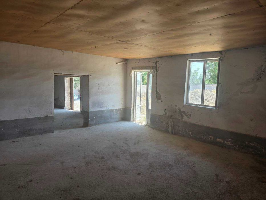 Нотурар Бино сотилади, худуди 20сотих, 7сотихда бинолар мавжуд