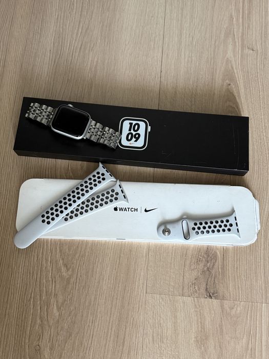 Apple Watch SE 44мм