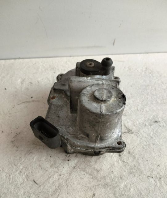 Motoras galerie admisie  059129086D Volkswagen VW Touareg generatia 1