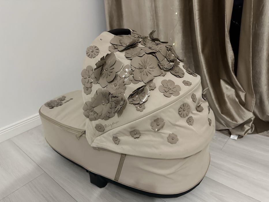 Vând landou Cybex Simply Flowers Nude Beige