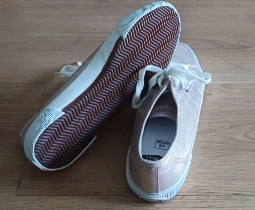 Обувки (токчета и сандали)