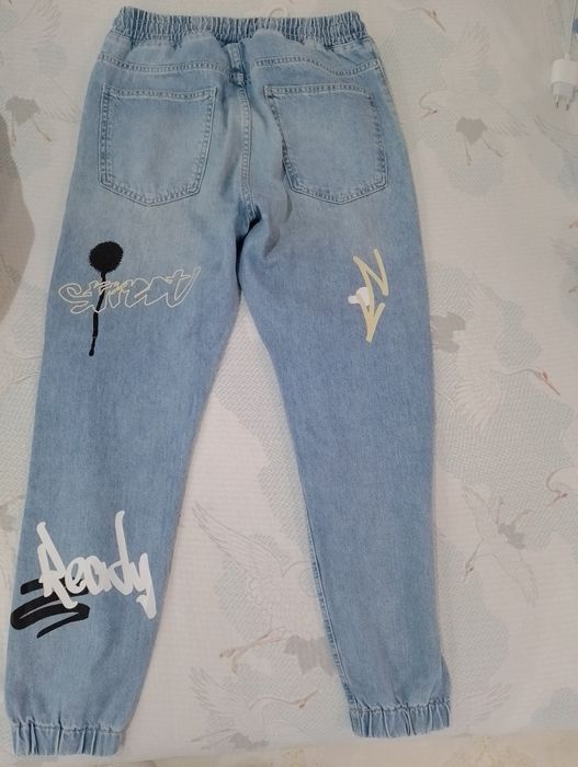 Продавам синьо дънки