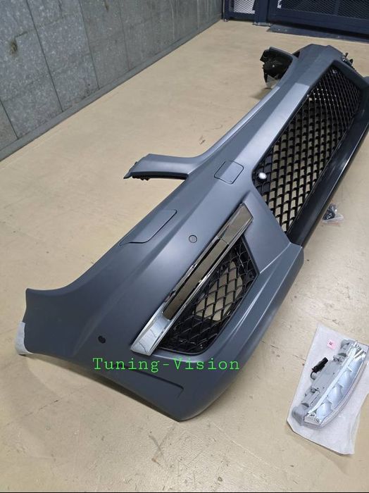 W204 Предна броня C63 AMG Led светлини решетки