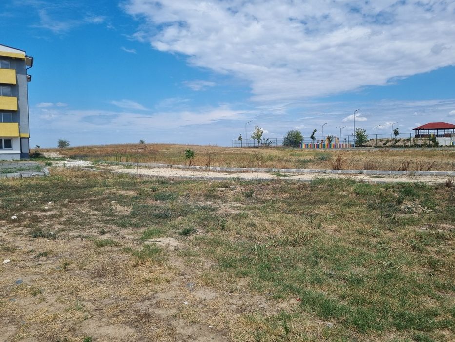 Teren intravilan 400 mp pretabil fotovoltaice sau spatii de depozitare