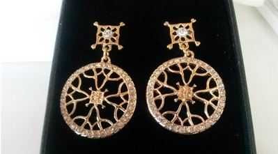 Set cerceii aurii Avon Signature