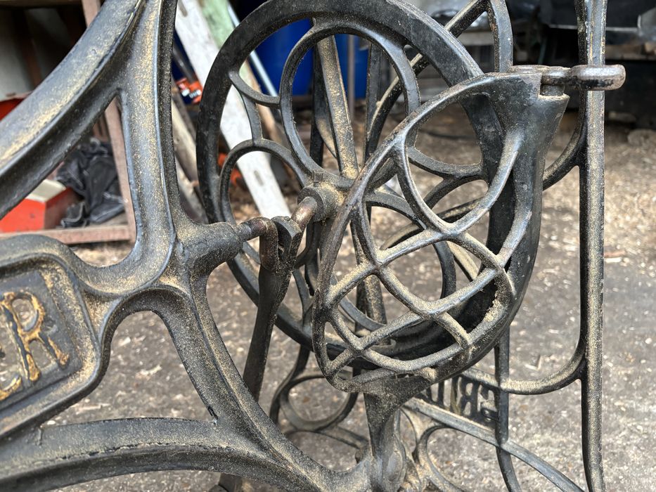 Стойка/основа/крака от шевна машина Gritzner