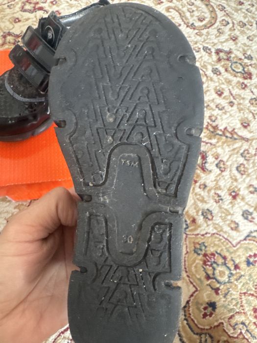 кожанные туфли для девочки 30 р