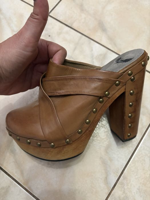 Дамско кожено сабо