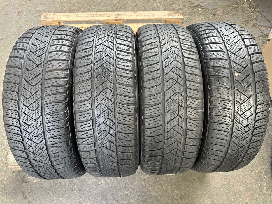 SET 4 Anvelope Iarna 225/50 R18 PIRELLI Sotto Zero 3 Winter - runflat