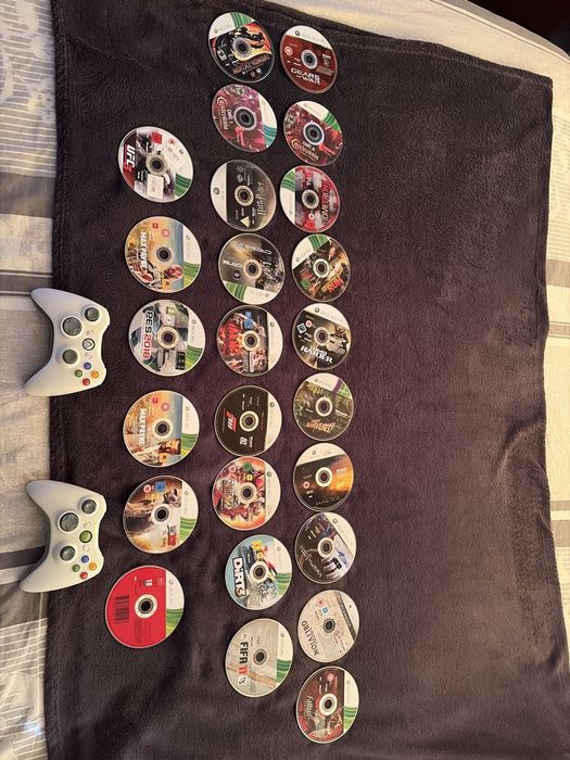 Продавам Xbox 360 с 2 джостика и 25 игри !