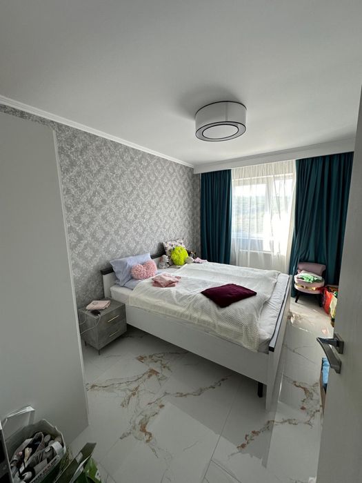 De Vanzare apartament 3 camere zona Vivo