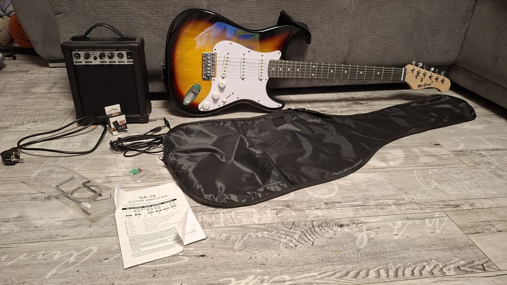 Vând chitara electrica cu amplificator