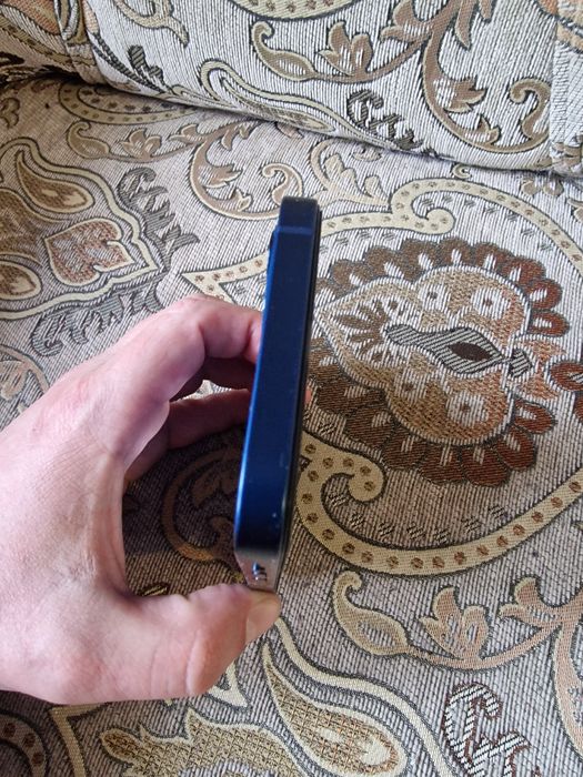 Продам Айфон 12 на 64