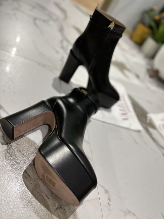 Нови боти valentino