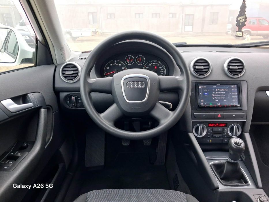 Audi A3 1.6 Mpi  Benzina An 2010 navigatie 
Motor 1.6 MPi (Benzina cel