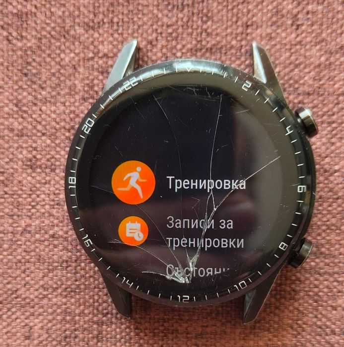 Работещ Smart Huawei Watch GT 2, със счупен дисплей