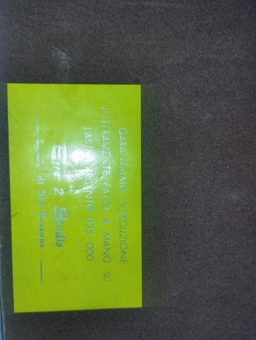 Vând 2 tablouri unul este placat cu aur și unul cu argint