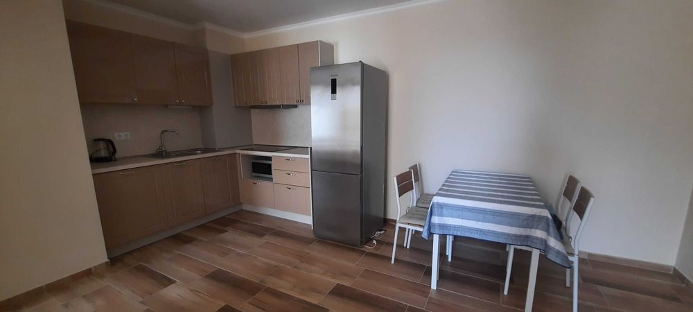 Дава се под наем Тристаен апартамент в Бургас, Център - 104 кв.м за 765 € - Снимка #4