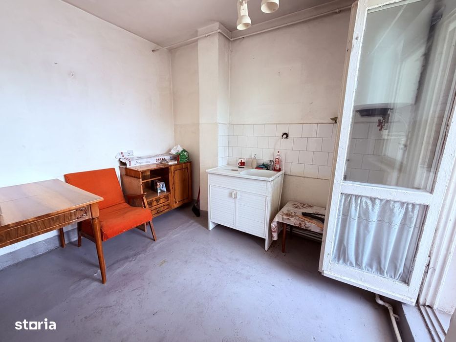 Garsonieră etaj 3 din 4 zona buna