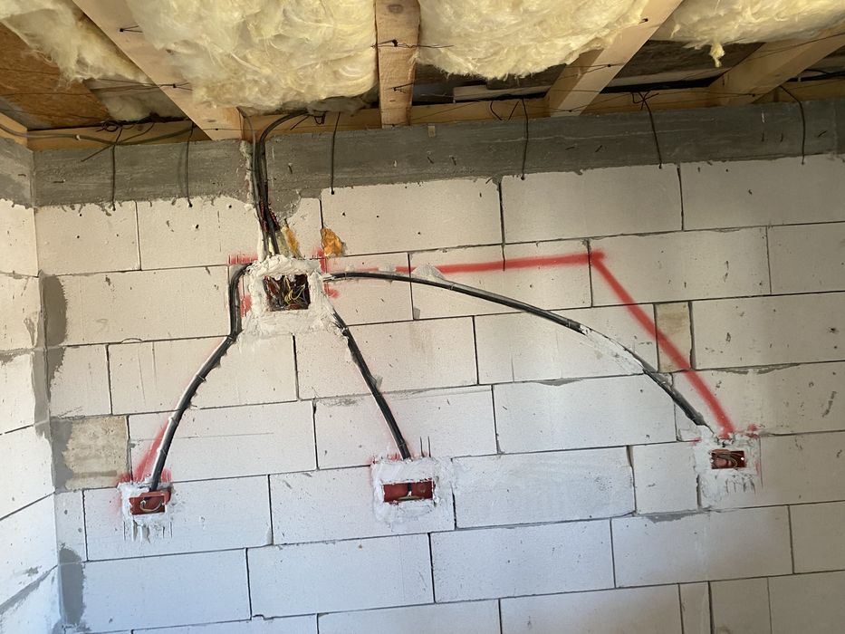 Ai nevoie de electrician !! Ma puteti contacta