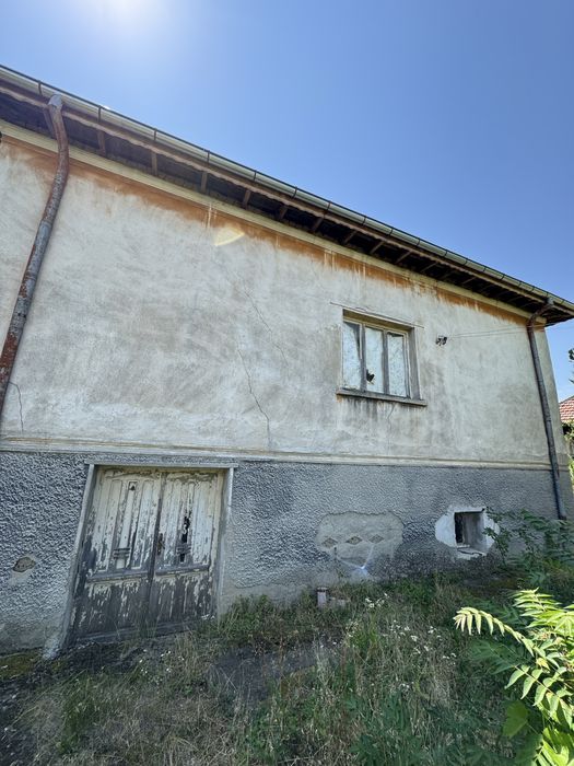 Продавам къща във с.Кутово