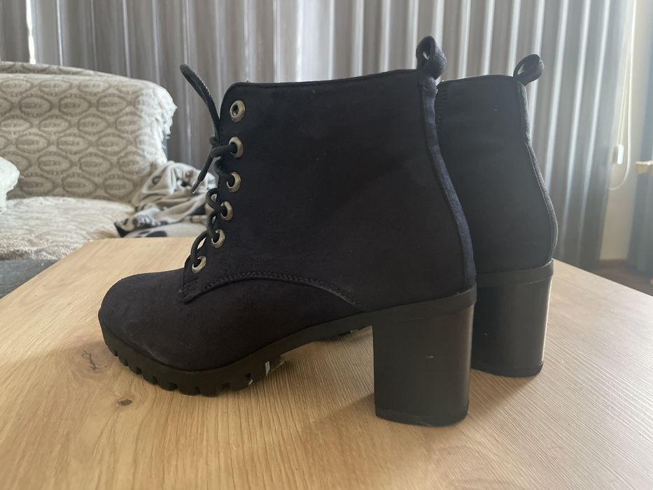 Обувки с нисък ток