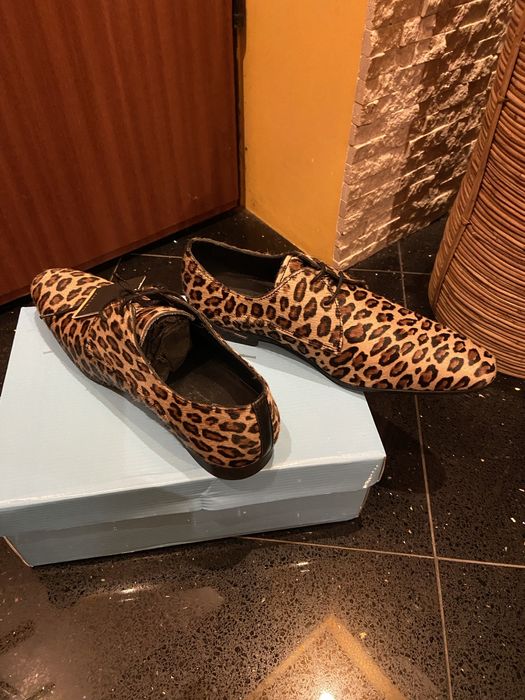 Pantofi noi din piele naturală