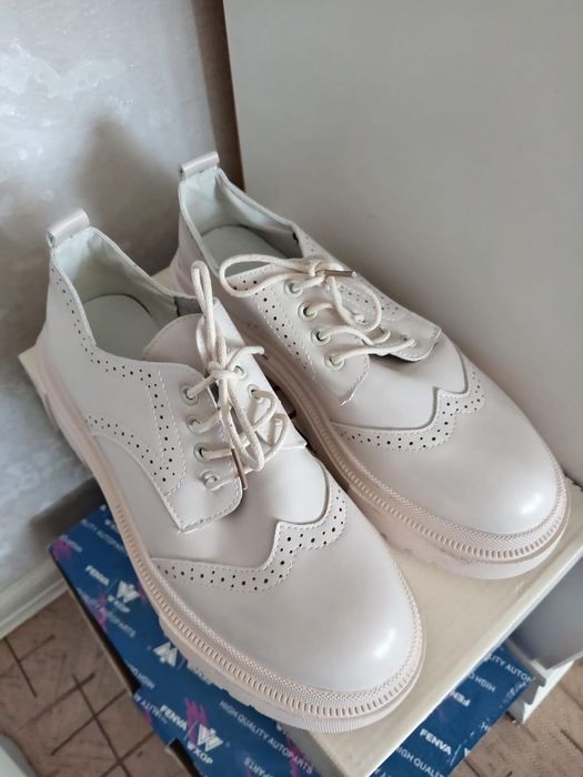 Продам женскую обувь