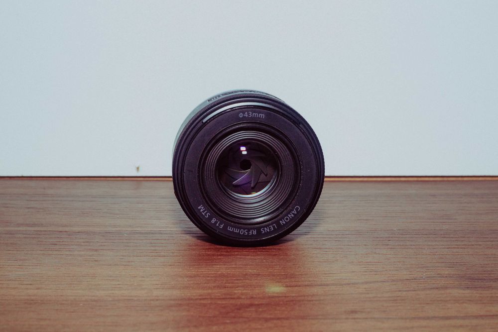 Canon EOS R + Обектив Canon EF 24-105mm + 2 батерии и Small Rig клетка