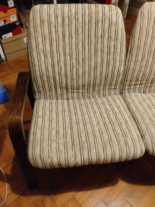 Само лично взимане от място!Канапе двуместно, размер 115/53 см.