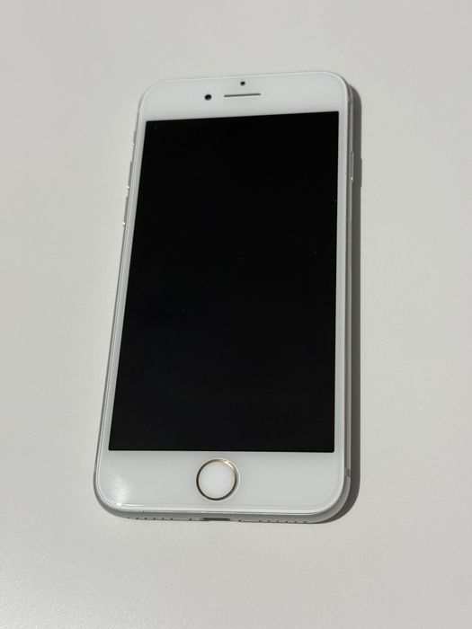 iPhone 8 - 64GB Silver • Ca Nou • 100% Sanatate baterie • Neverlocked