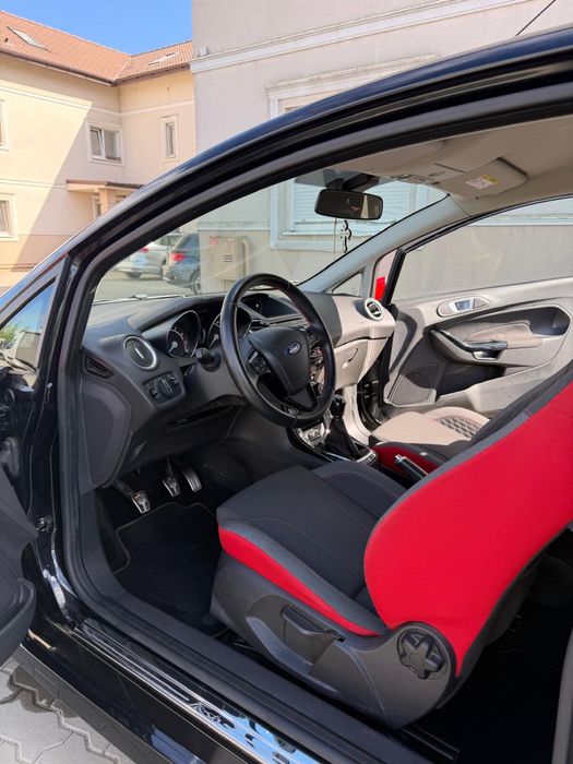 Ford Fiesta Red&Black 1.0 EcoBoost 140 CP | 2016 | 30.000 km | 3 uși