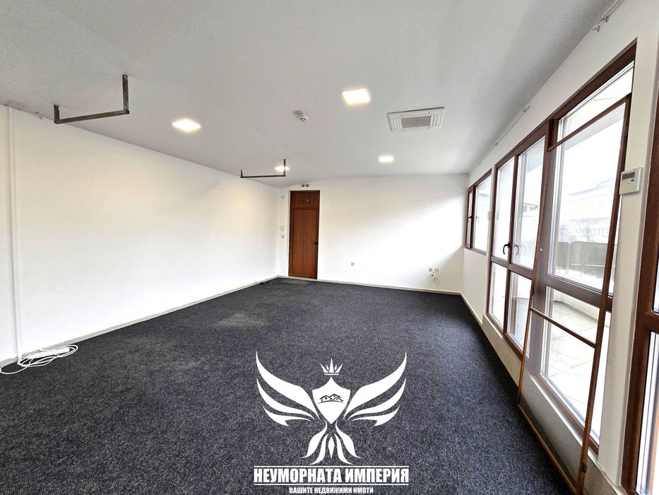 Под наем 107кв.м. на 4 етаж - зала за събития/помещение, офис студио, салон, ателие в град Асеновград топ център