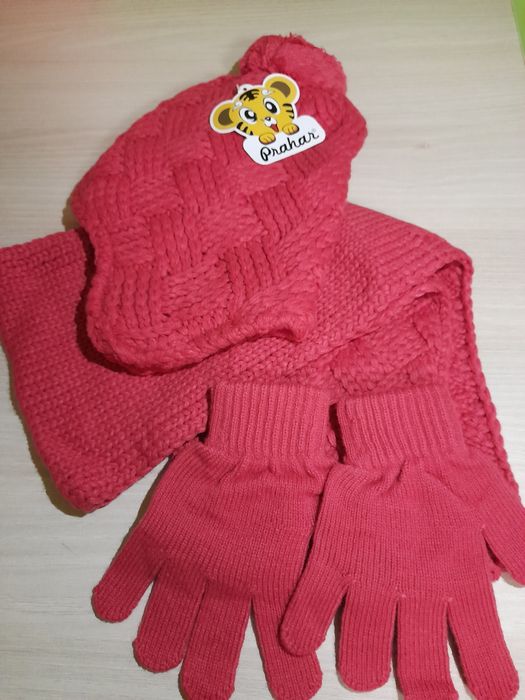 Нови детски комплект шал, шапка, ръкавички