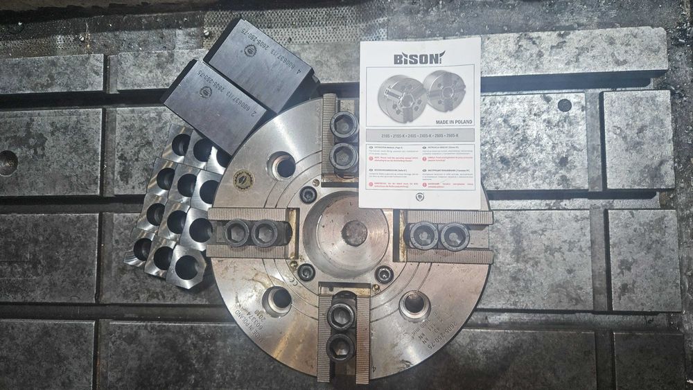 Клинозатегателни патронници BISON и български ,за стругове с CNC нови.