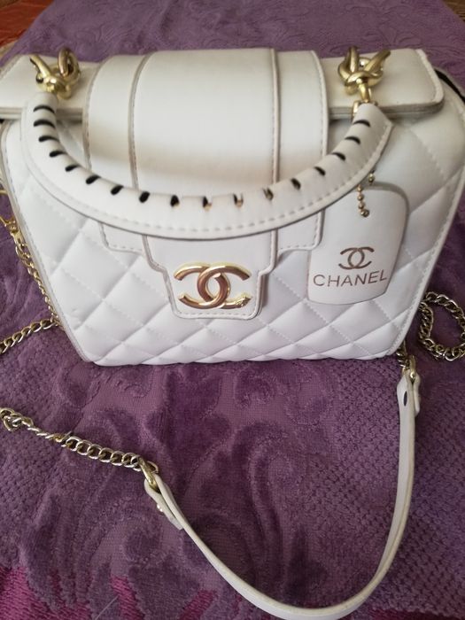Продаётся сумочка, новая, Chanel, цена 5000