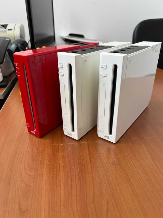 3 x Nintendo Wii console functionale – alb + rosu – testate