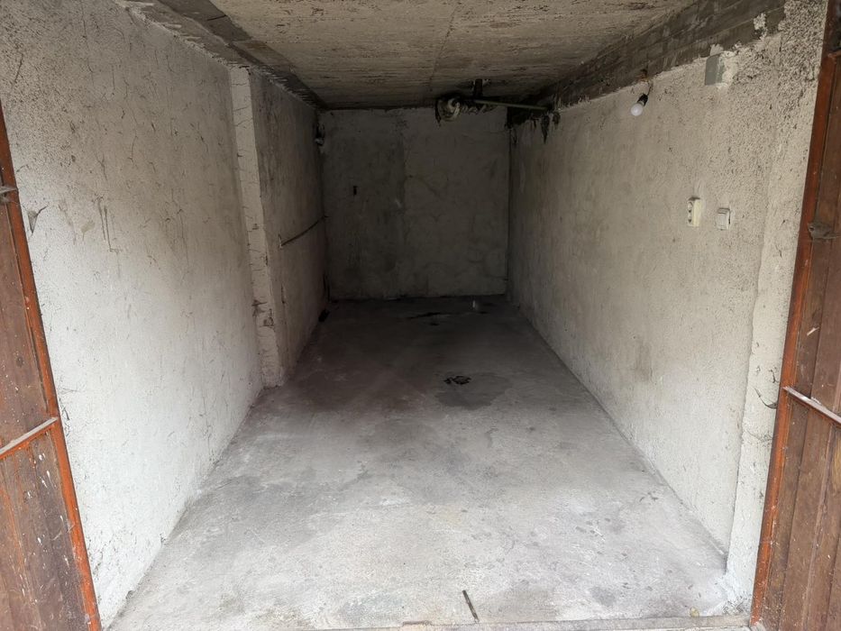 Гараж под болницата