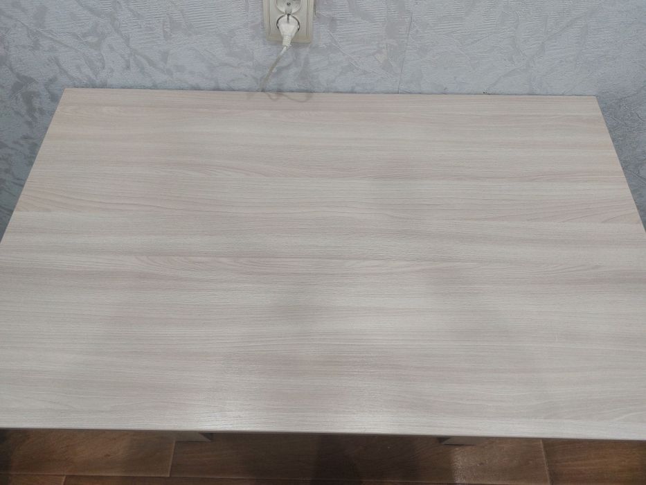 Продам кухонный стол