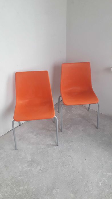 Стул пластиковый крепкий