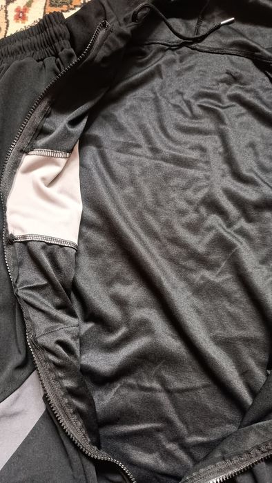 Продам костюм спортивный