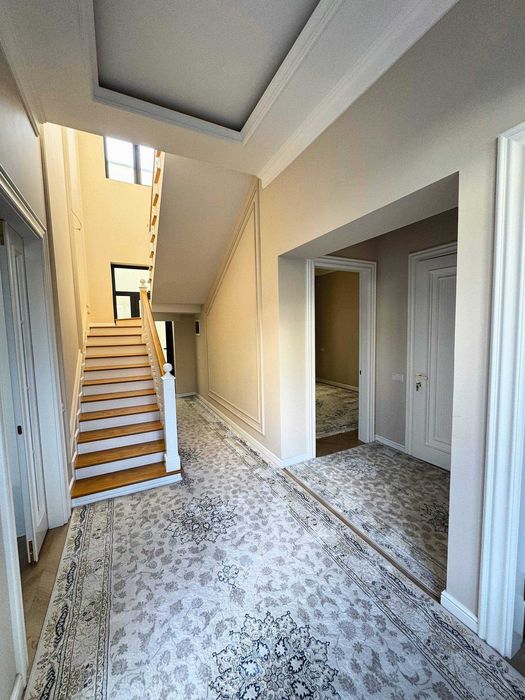 Шошилинч 4 та  Коттедж сотилади Таунхаус 5 хонали Ипакчилик лимон мах