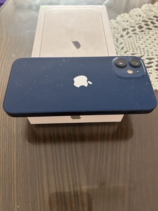 Айфон12 мини,памет 256 GB,огромен капацитет,син,пълен комплект .