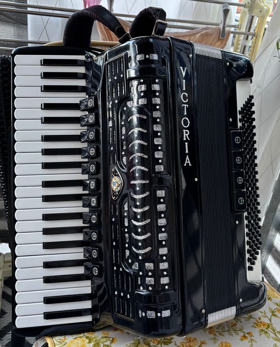 Acordeon Victoria 120 basi