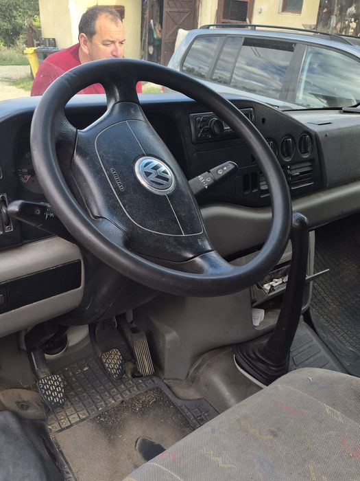 Volkswagen LT închis in 3 panouri an 2006 2.5 diesel
