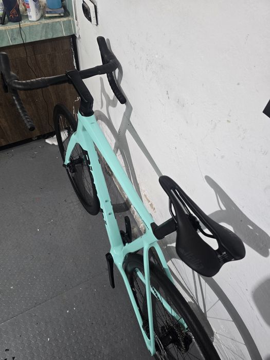 Bianchi Specialissima shimano 105 di2 шосеен велосипед