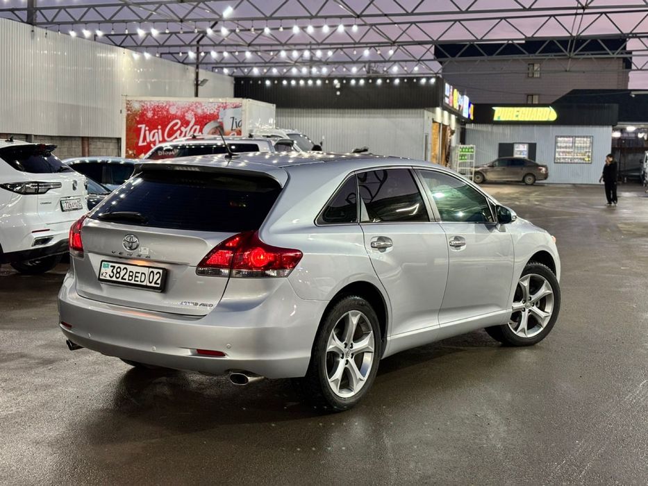автомобиль Toyota Venza 3.5 AWD