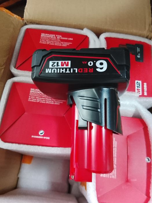 1 buc baterie Milwaukee 12V  6A nou